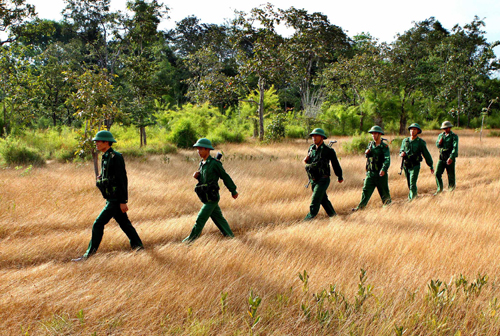 Bộ đội Cụ Hồ noi gương “Người Anh cả”